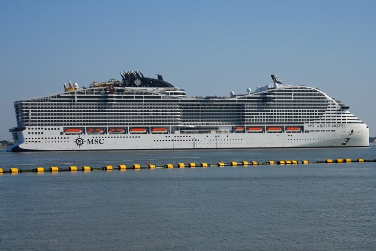 MSC World America en mer, navire de la World Class de MSC Croisières